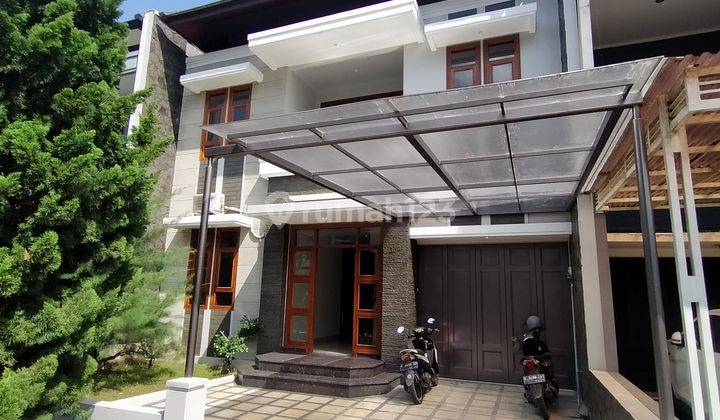 RUMAH SINGGASANA PRADANA Bangunan Lux Lokasi Favorit 1