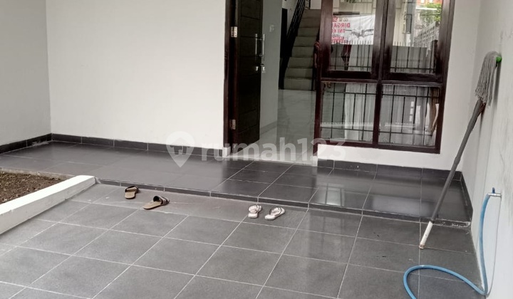 House for Sale on Batununggal Street, Minimalist Design, Strategic Location. 2