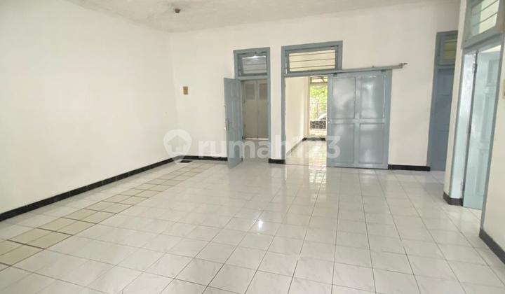 For Sale House, Taman Holis Indah, Wide Road, Well-Maintained Building 2