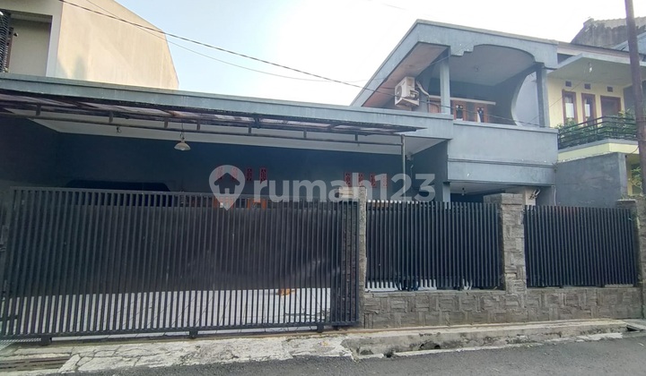 Dijual rumah kokoh super strategis di Turangga Lengkong Bandung 2