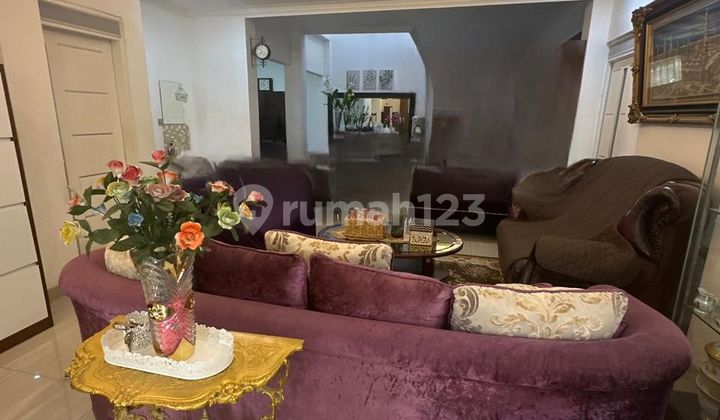 Rumah kokoh nyaman terawat super strategis di Turangga Lengkong 2