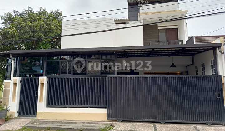 Rumah kokoh 2 lantai super strategis di Komplek Antapani Bandung 2