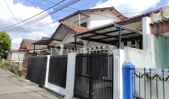 A sturdy 2-story house in Riungbandung, Bandung City