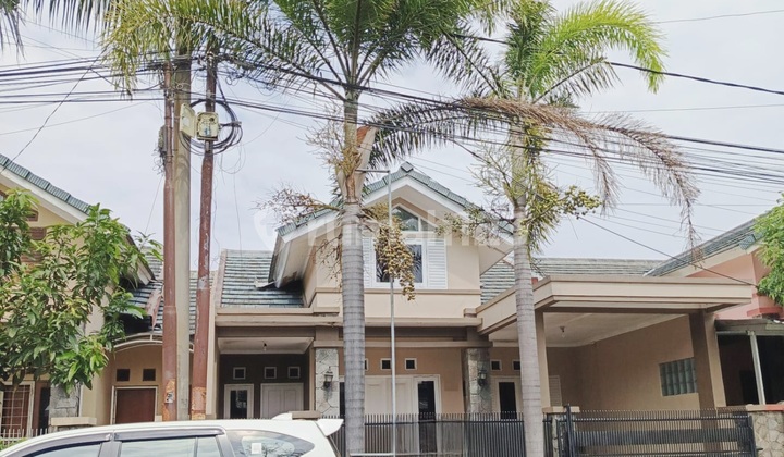 A highly strategic 1-story house in Pinus Regency Complex, Bandung. 2