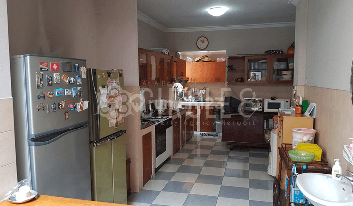 Lokasi Strategis Rumah Luas Semi Furnished di Sayap Pajajaran 2