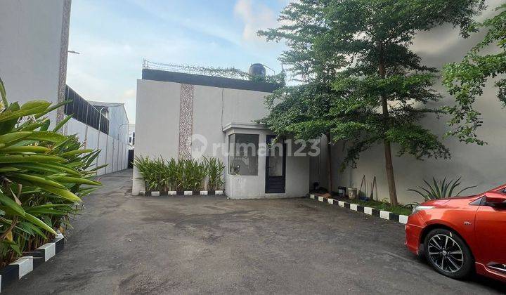 Rumah Bagus 2.5 Lantai Pinggir Jalan Raya 2