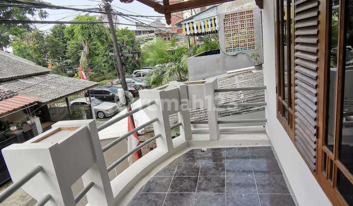 For Sale: 2.5-Story Strategic House Near Schools in a Residential Area 2