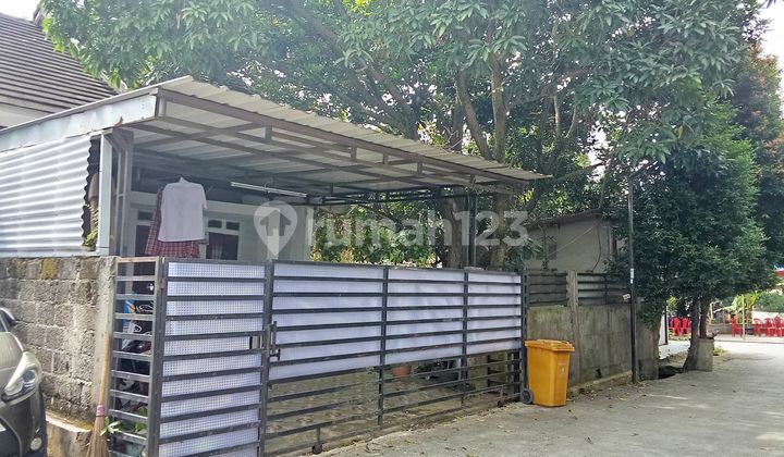 Rumah Mungil Tanah Luas Dekat Tol Limo