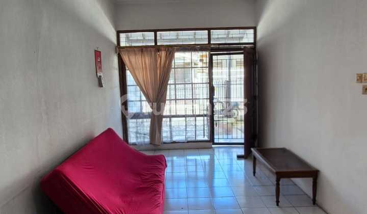 House in Tki 2, Horse Statue, Bandung