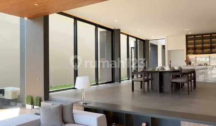 Rumah Sultan di Kota Baru Parahyangan, Bandung