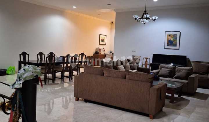 ruang keluarga rumah metro kencana pondok indah
