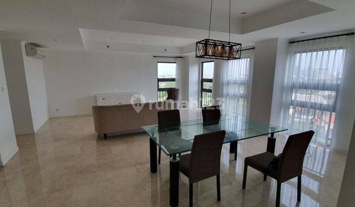 ruang makan wow apartemen nyaman di golfhill