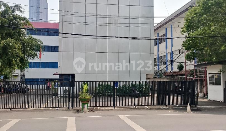 Ex Campus Building For Sale in Setiabudi