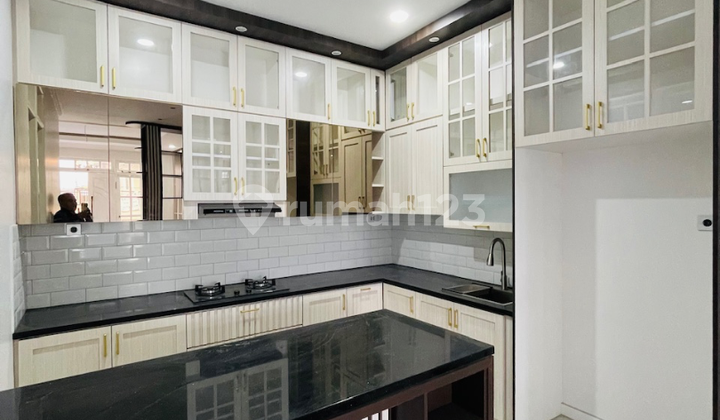 Rumah Brand New Classic Modern Cilandak Dekat Jalan Intan Rumah Brand New Classic Modern Cilandak Dekat Jalan Intan