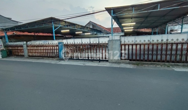 Dijual rumah hitung tanah & bengkel luas 500 meter Dijual rumah hitung tanah & bengkel luas 500 meter