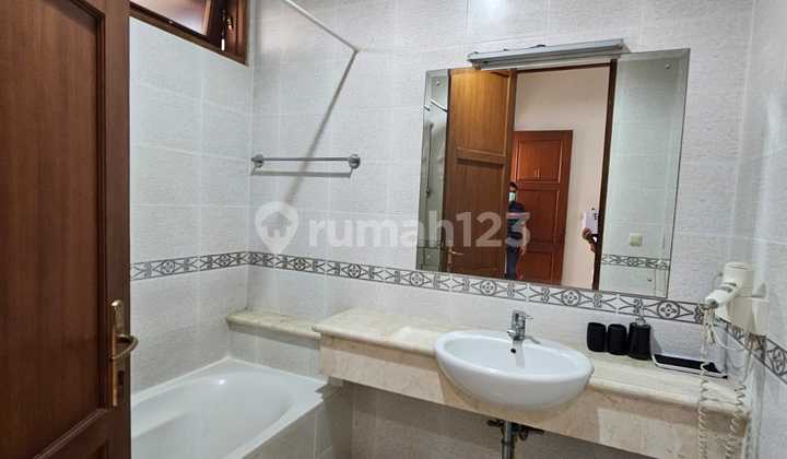 kamar mandi rumah metro kencana pondok indah
