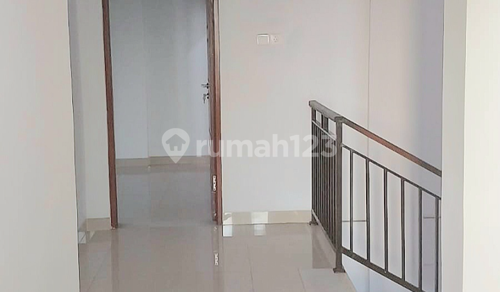 Rumah gedung 3 lantai dekat MRT haji nawi jakarta selatan 2