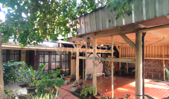 Rumah Bangunan Lama Di Kebayoran Baru