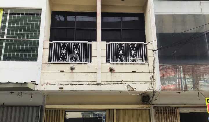 Spacious ruko (shop house) in Fatmawati, ready to use, 300 million per year negotiable.