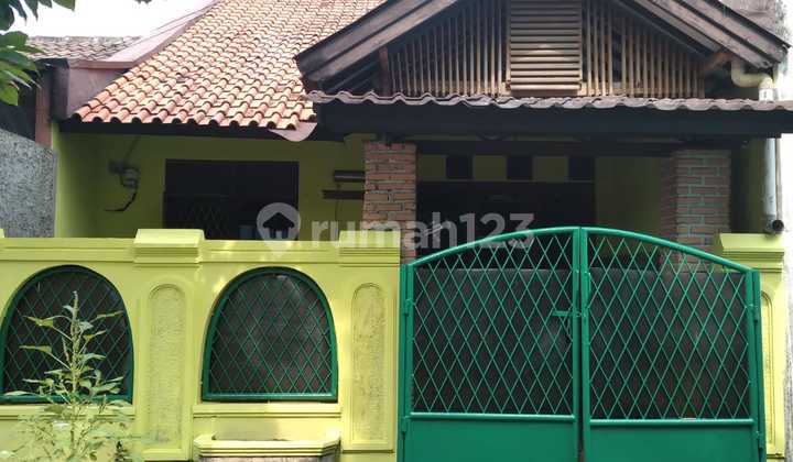 House in Ciputat, South Tangerang, 70 square meters, 800 million negotiable.
