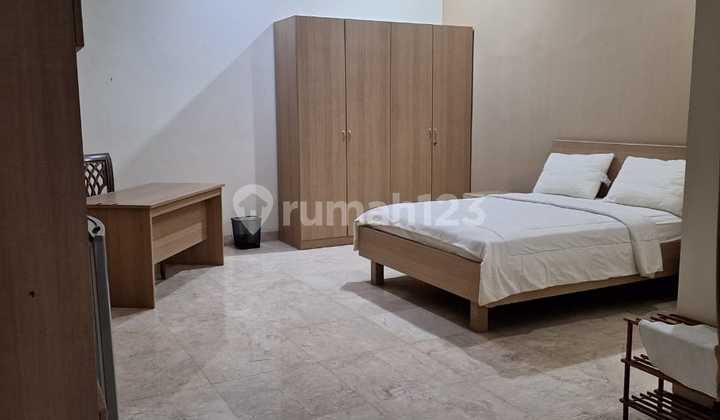 kamar tidur rumah metro kencana pondok indah
