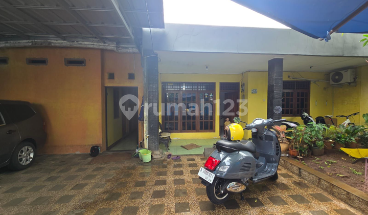 Boarding House in Petukangan Suitable for Investment Boarding House in Petukangan Suitable for Investment