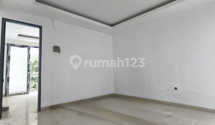 New Ready-to-Occupy House in Citra Garden 5 with SHM 2