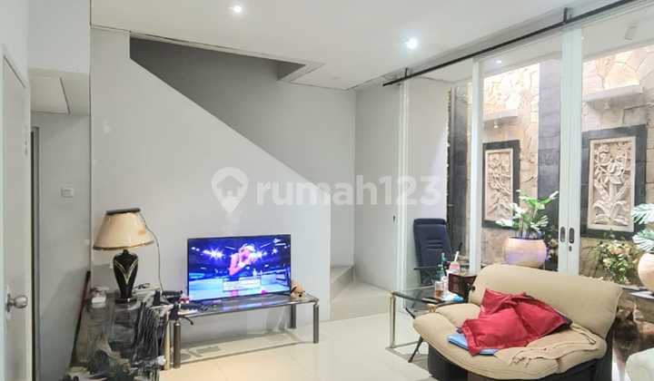 Rumah Semi Furnished Siap Huni Area Sektor 2 Bintaro Tangerang Selatan