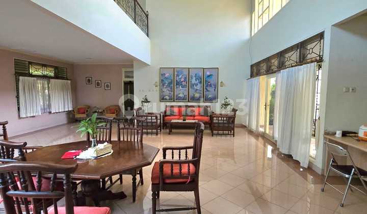 Rumah Hook Depan Taman Ada Kolam Renang Didalam Lokasi Bintaro-Jakarta Selatan 2