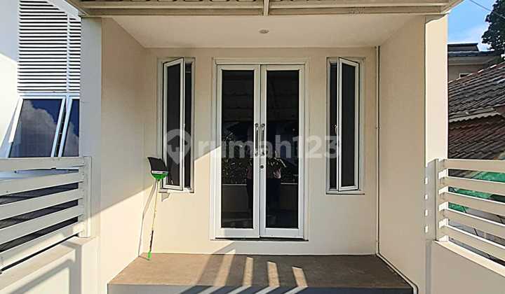 Rumah Minimalis Modern Dengan Balkon, Bintaro Sektor 5 Tangerang Selatan