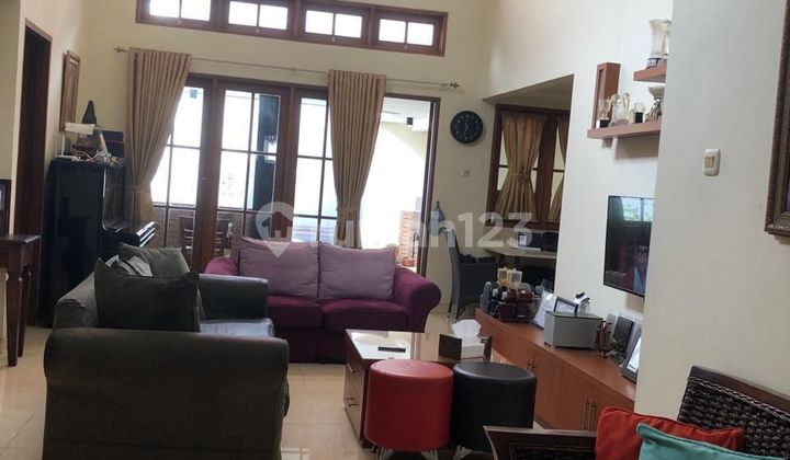 Spacious House with Good and Strategic Location, Fronting the Park in Sector 7