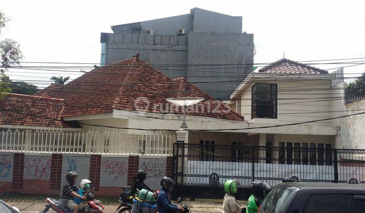 Dijual Rumah Hitung Tanah Pinggir Jalan di Menteng Jakarta Pusat 1