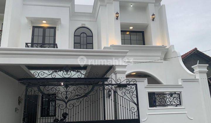 Dijual Rumah Mewah Terdapat Kolam Renang di Joglo 2