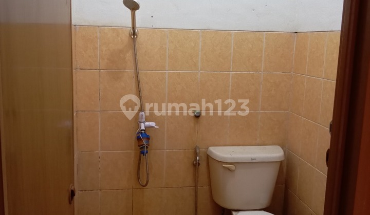 Ready-to-Occupy House with Comfortable and Scenic Living @Cinere Depok. 2