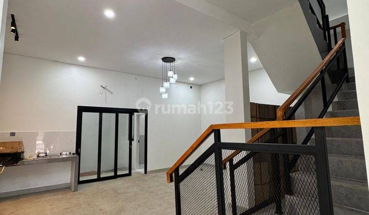 Rumah Modern Minimalist di Sevilla Bsd City 2