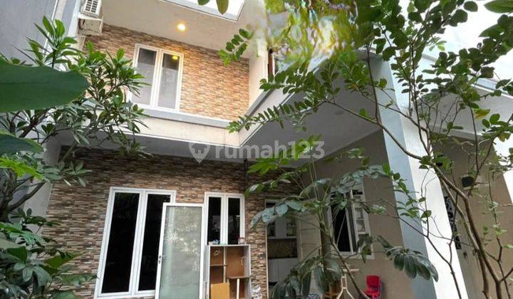 Dijual Rumah Cantik Ada Kolam Renang di Komplek Meruya 2