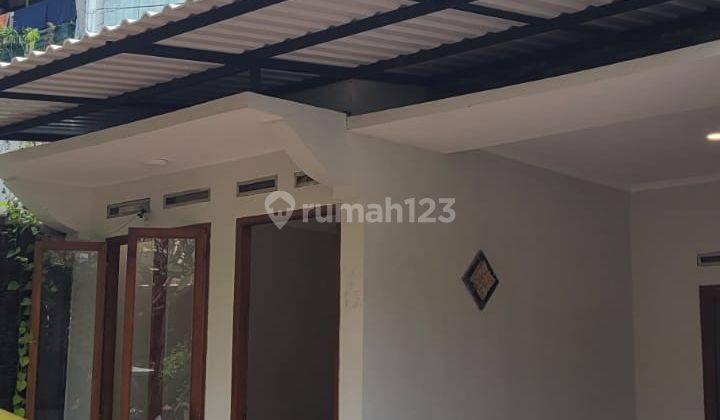 Dijual Rumah 3 Lantai Murah di Griya Aviva Ciputat 1