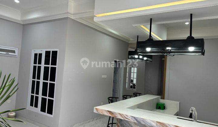 Rumah Mewah Bangunan Baru dengan Lay Out Fungsional @Cinere 2