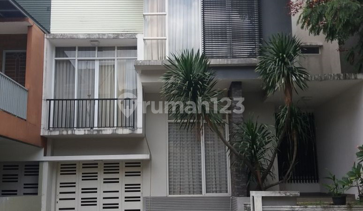 Turun Harga Rumah Luas dengan Garasi di Kebayoran @Bintaro 