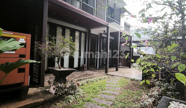 Rumah Modern di Daerah Cikatomas Kebayoran Baru 2