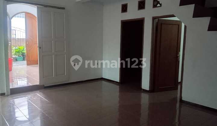 For Rent: 2-Story House Near Asyifa Syifa School, Can Be Used as Office in Margahayu, Bandung 2