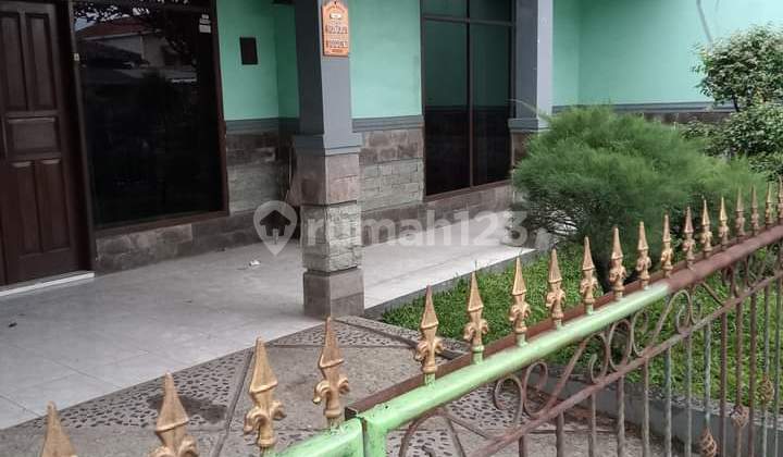 For Rent: Clean Green House, Suitable for Business & Office, Near Unjani Cimahi For Rent: Clean Green House, Suitable for Business & Office, Near Unjani Cimahi