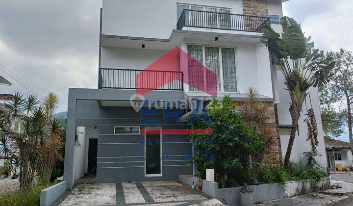 Rumah 3 Lantai SHM di Perumahan Panorama Batu , Malang 1