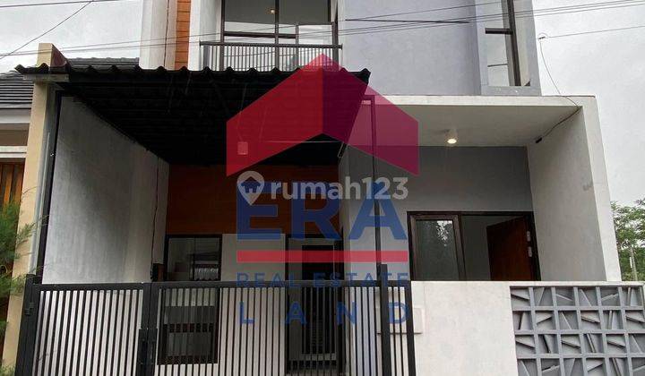 Rumah 2 Lantai SHM di Perumahan De Royal Nirwaja, Malang 1