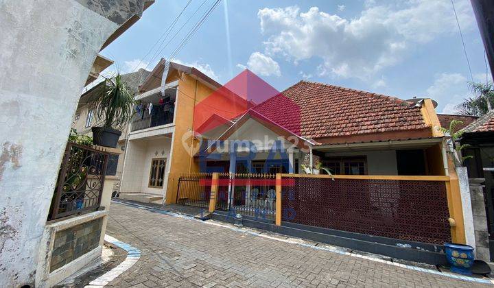 Rumah 2 Lantai Bagus SHM di Jalan Semangka Dau , Malang 1