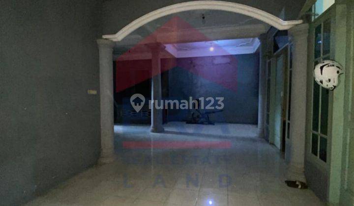 Rumah 2 Lantai Butuh Renovasi Unfurnished SHM di Jalan Galunggung, Malang 2