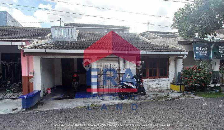 Rumah 2 Lantai SHM di Jalan Letjen Sutoyo Perum Kebonsari, Jember 1