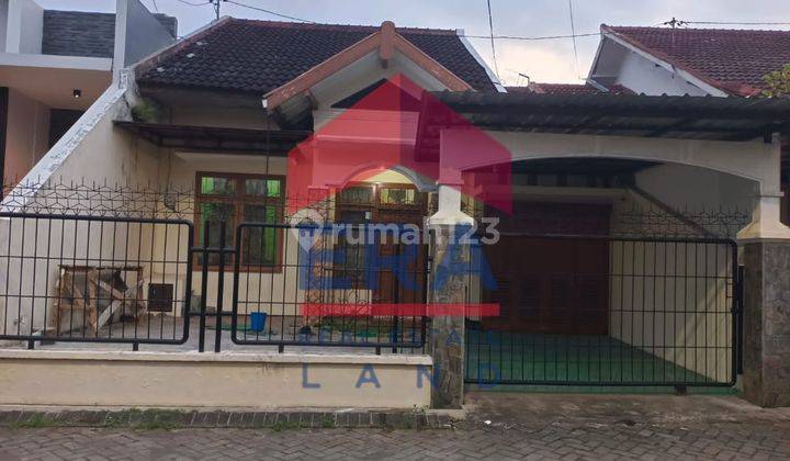 Rumah Bagus Semi Furnished di Jalan Tidar Utara , Malang 1