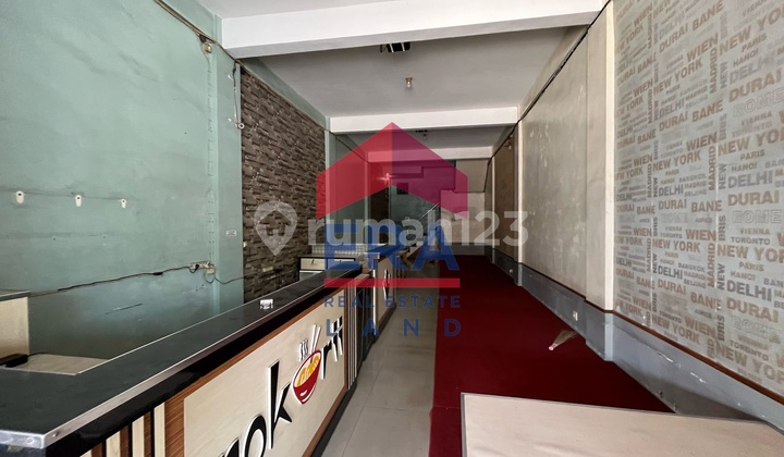 Good Shop House 180 m2 Freehold Title at Gajayana Intersection, Malang 1