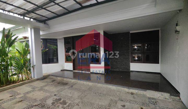 Rumah 2 Lantai Bagus SHM di Jalan Ratah Tiga , Malang 1